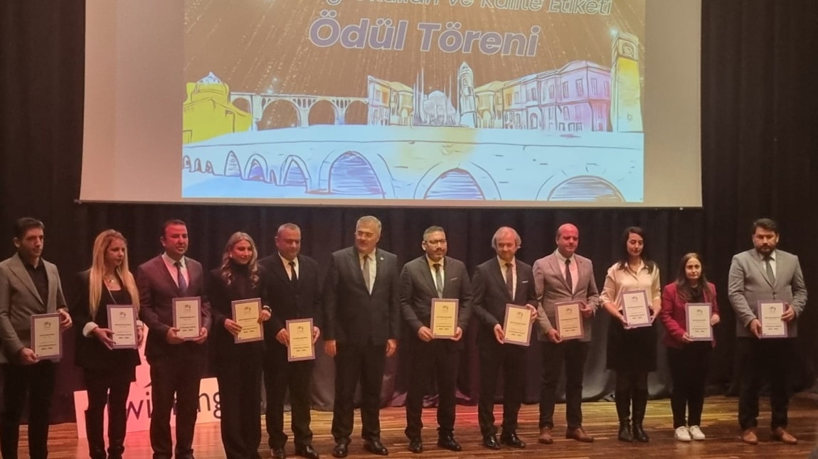 eTwinning 2023-2024 Okul Etiketimizi törenle aldık.